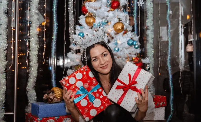 Гайд по идеальному Новому году 2026 с друзьями в Волгограде: от квартиры и коттеджа — до квеста и ночного города