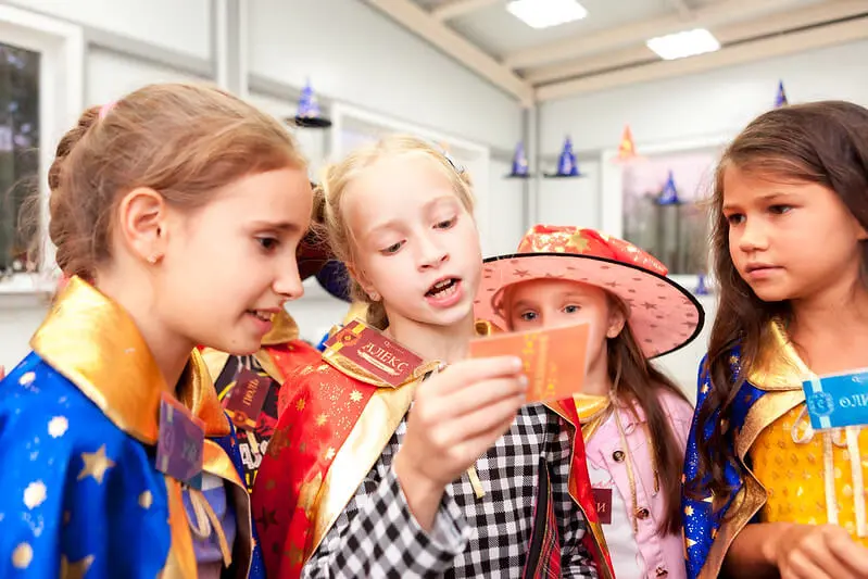 Новый год в Волгограде глазами школьников: квесты, игры и секреты организации